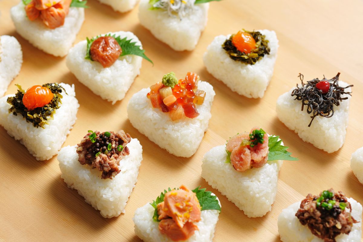 朝食のおにぎりイメージ