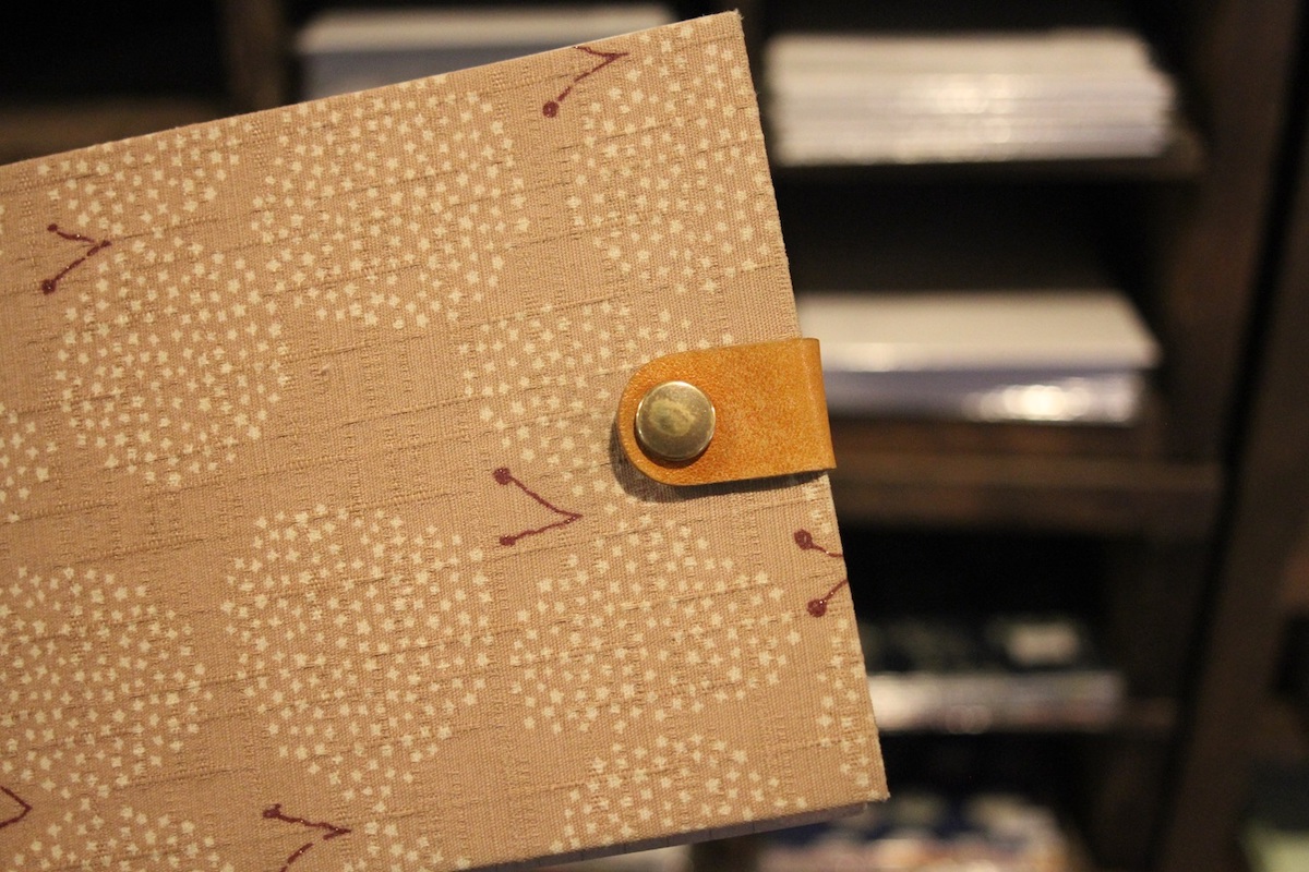 ホック留めオプションありのノート