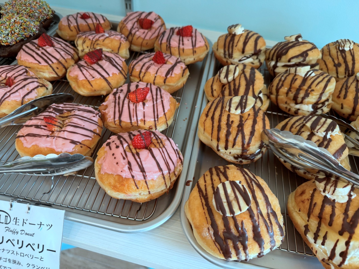 （左から）「ベリベリベリー」396円、「チョコバナナ」378円