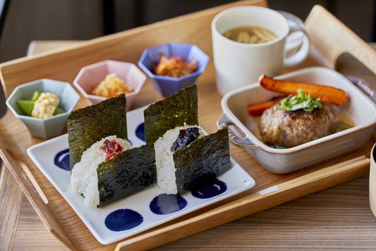 「選べるおむすび＆自家製近江牛ハンバーグ」 1980円