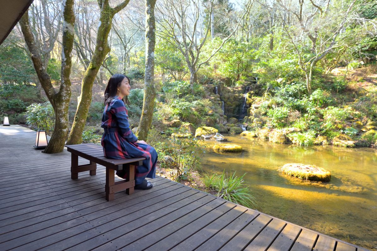 開化亭の庭を眺められる