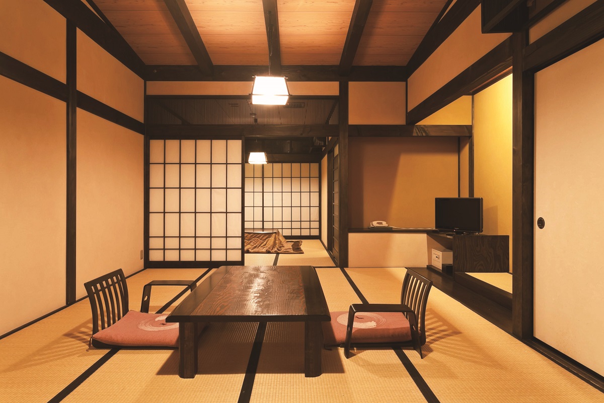 和楽亭の和室は次の間付の落ち着いた空間です