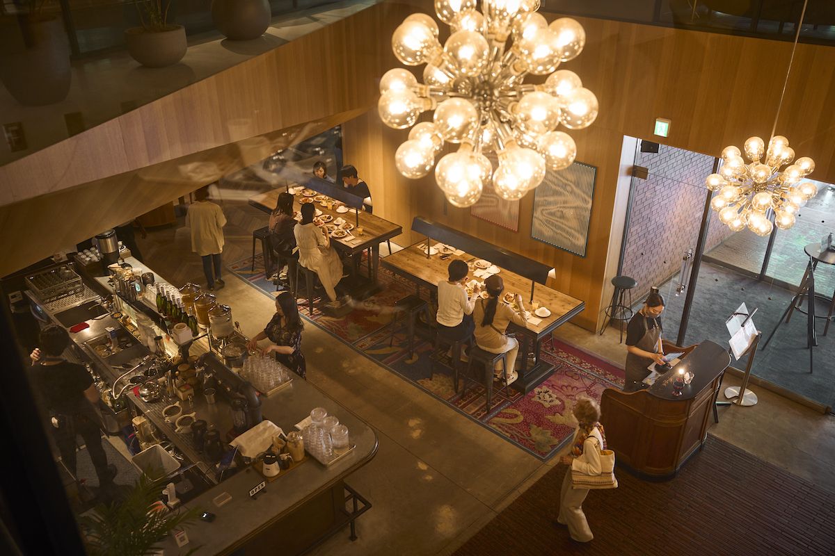 １階「MORETHAN TAPAS LOUNGE」