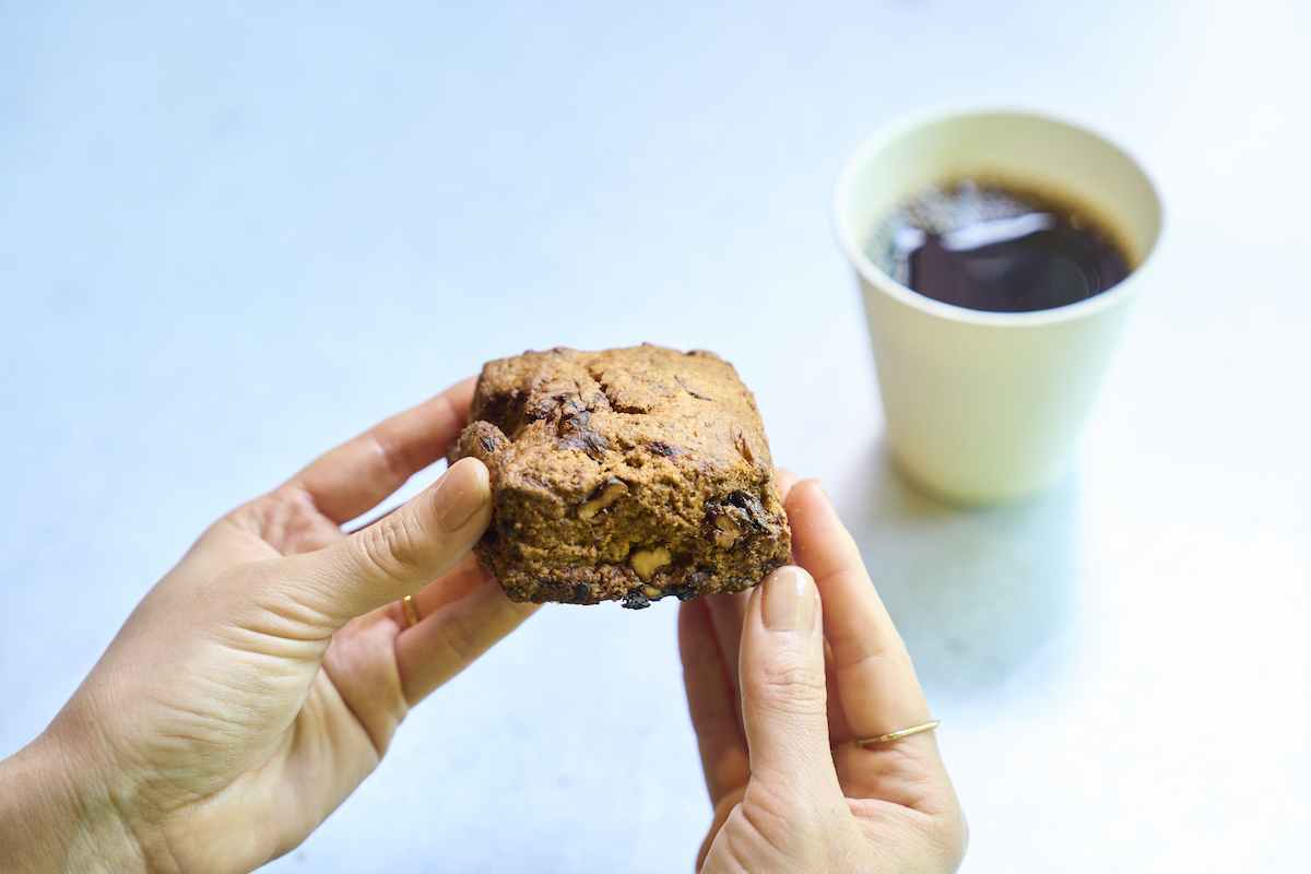 スコーン「メープルバナナウォルナッツ」380円（ヴィーガン商品）