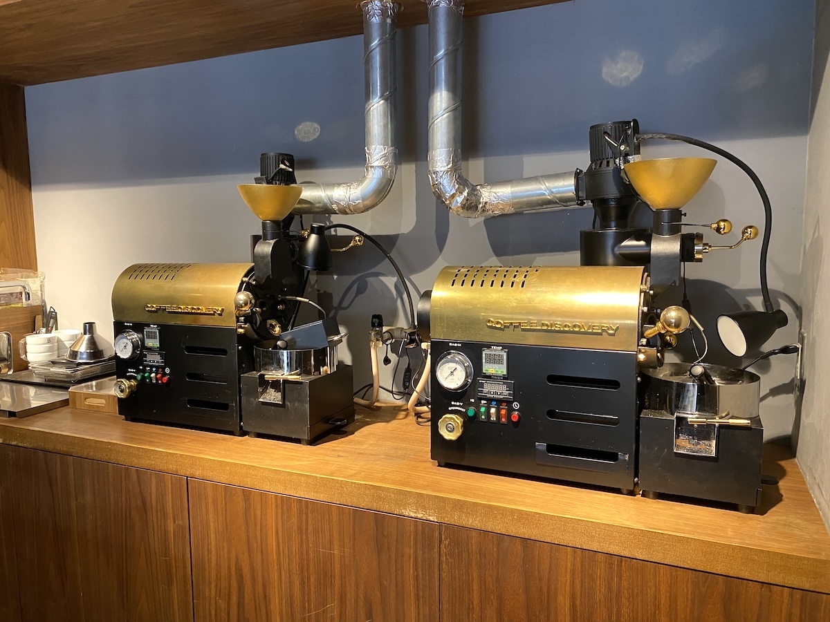 コーヒーを焙煎するための焙煎機。1時間3000円などの時間貸しも行っている