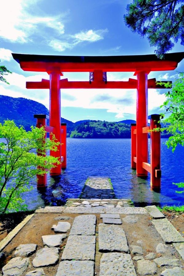 箱根神社（平和の鳥居）