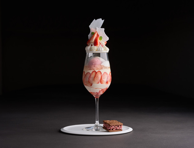 「あまりんパフェ+カフェ 2ドリンク」3500円(提供は4月末まで)/🄫ATELIER PAGES KYOTO