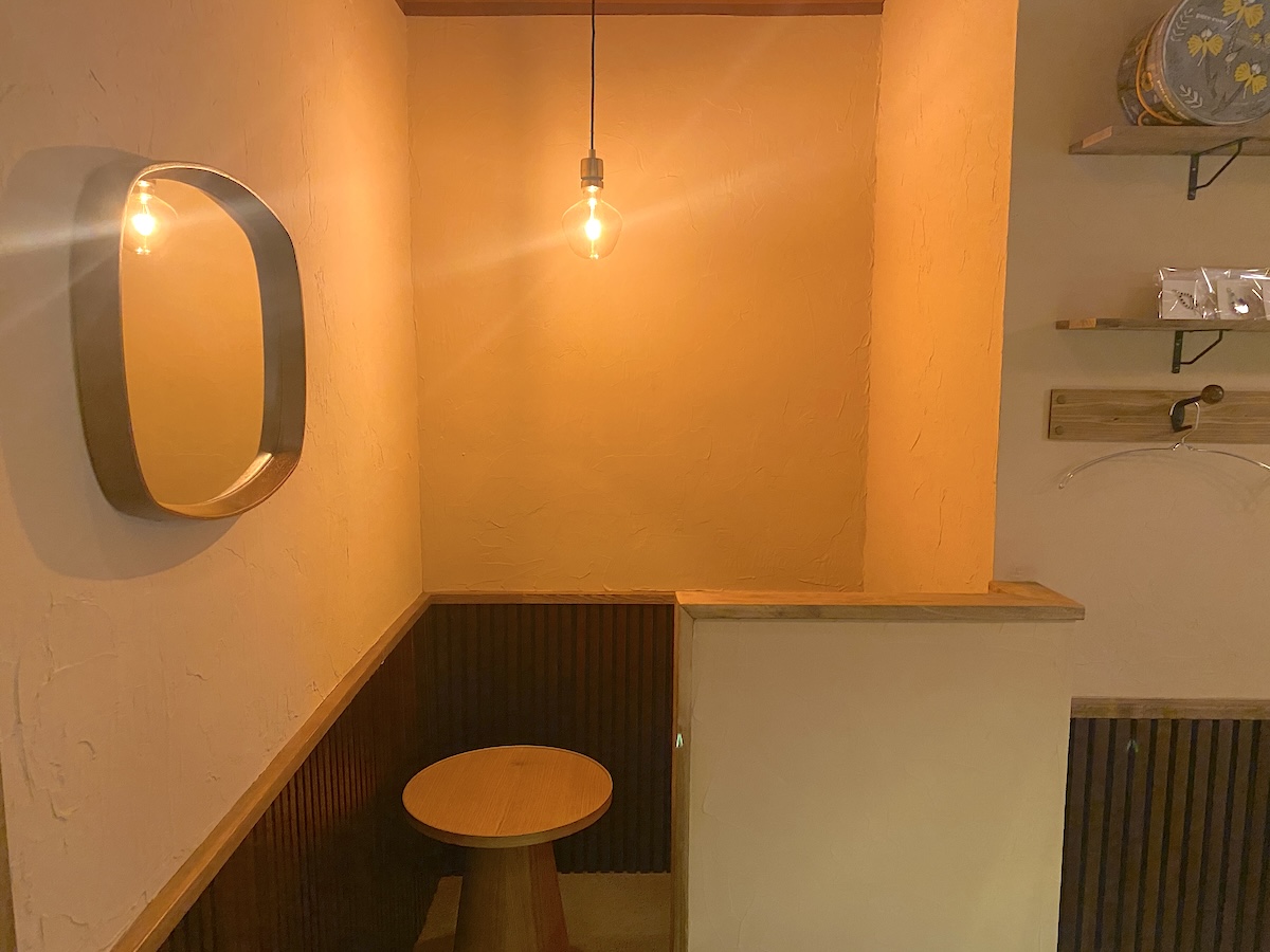 周りを気にせずに過ごせる席も