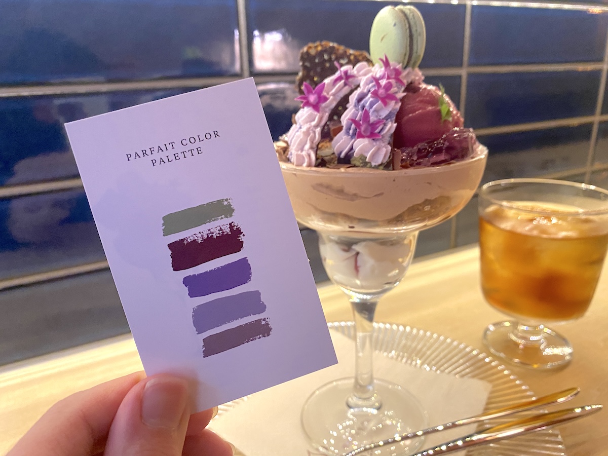 裏面にはメニュー開発時にイメージしたカラーパレットが描かれている