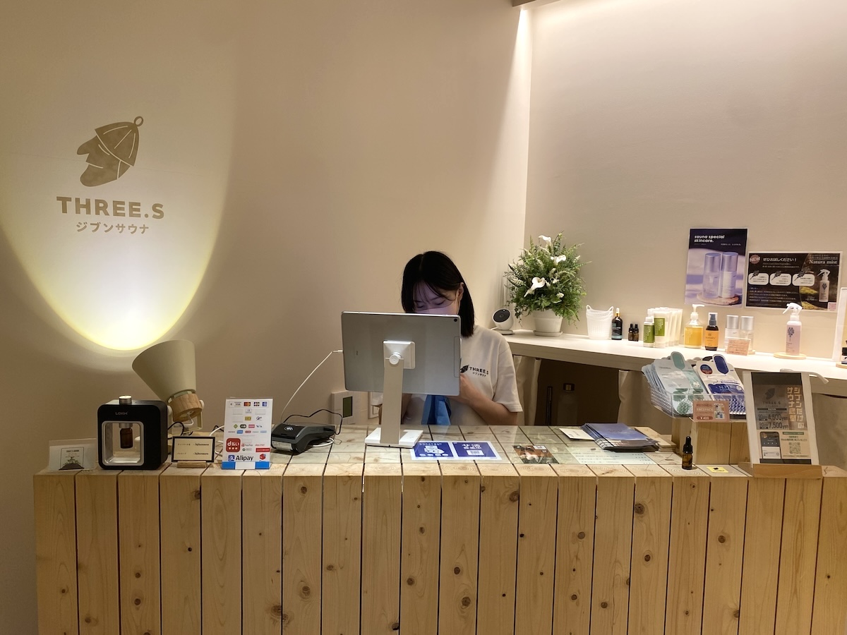 「THREE.S ジブンサウナ」のある地下１階への移動はエレベーターのみ