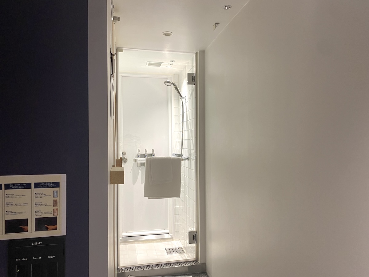 夜中のような暗がりのなかディープな雰囲気でリラックスしたい人は「Night」がぴったり