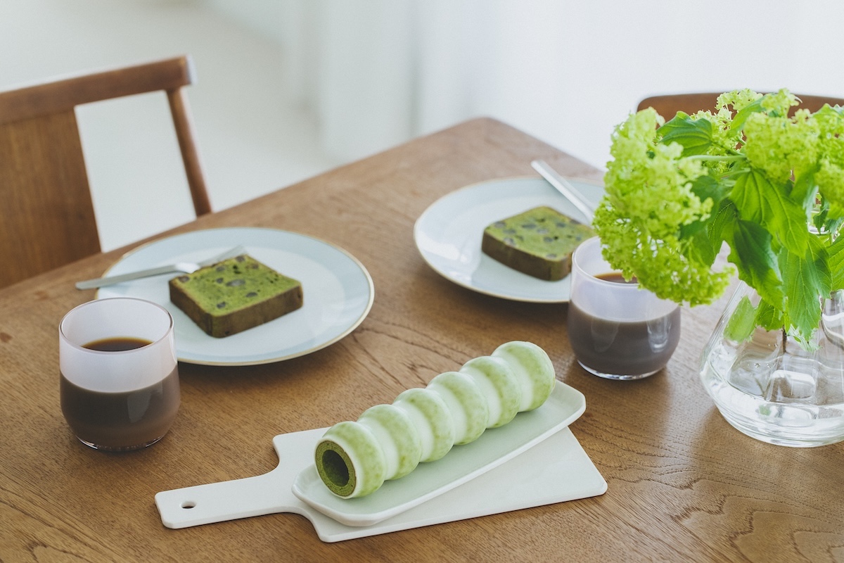 「バウムクーヘンキュート(石臼挽き宇治抹茶)」1728円、「純正バターパウンドケーキ(抹茶と小豆)」1個346円