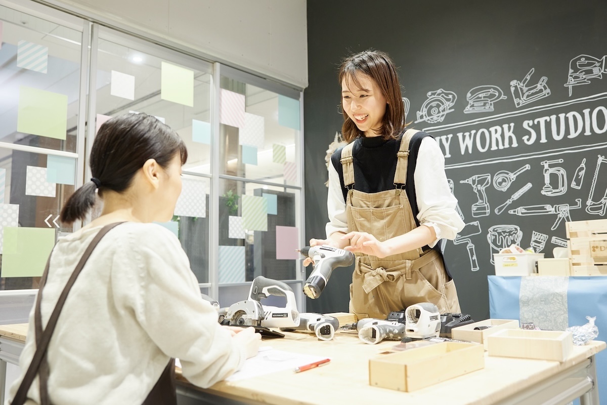 なごやかな雰囲気のスタッフ・上野さん。