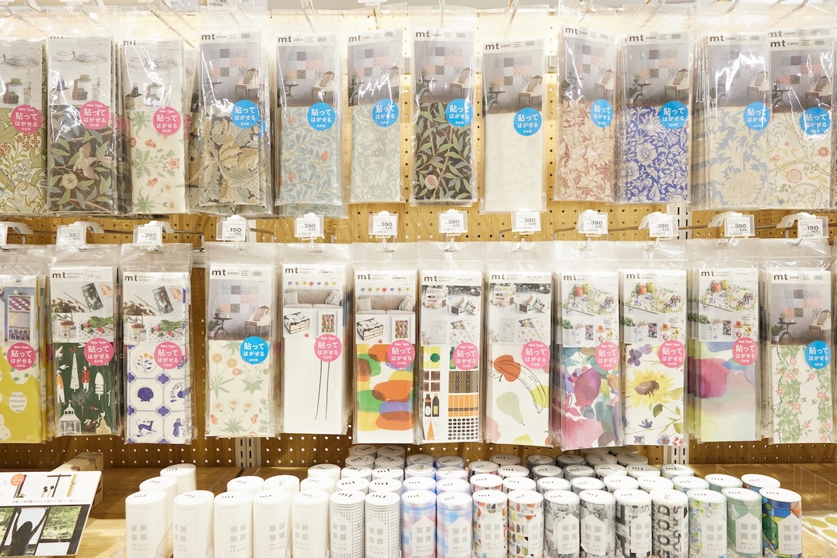 マスキングテープはロール状やシート状などいろいろ