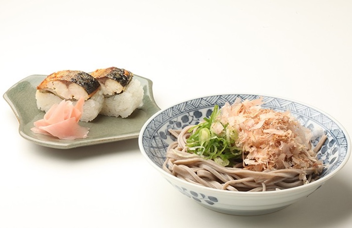 「越前おろしそば・焼き鯖寿司セット」1301円（1人前）/越前そば名店会