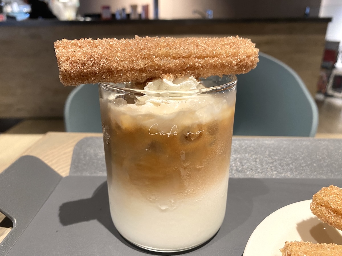 今回オーダーしたのは「チュロスラテ シナモンパウダー」