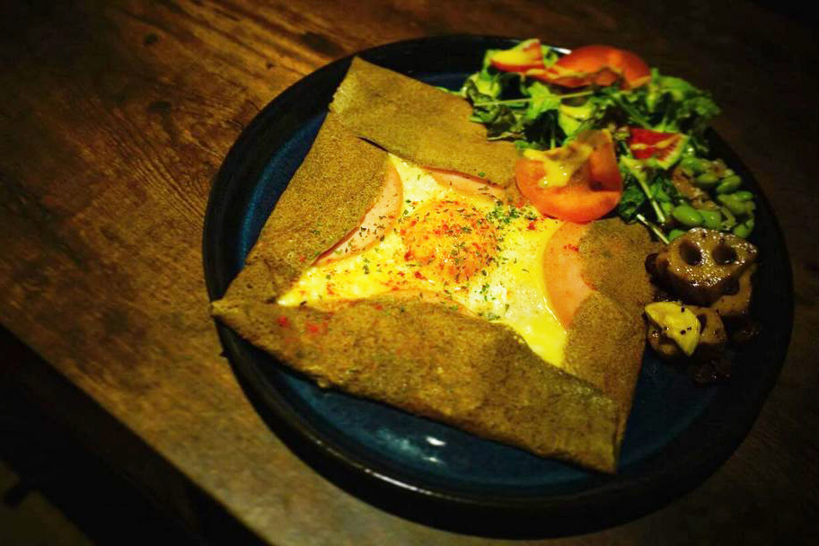 「ハムチーズガレット」1500円　※サラダ・2種のデリ付き