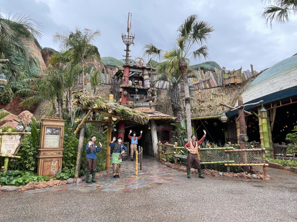 ファンタジースプリングス内のレストランの1つ「ルックアウト・クックアウト」