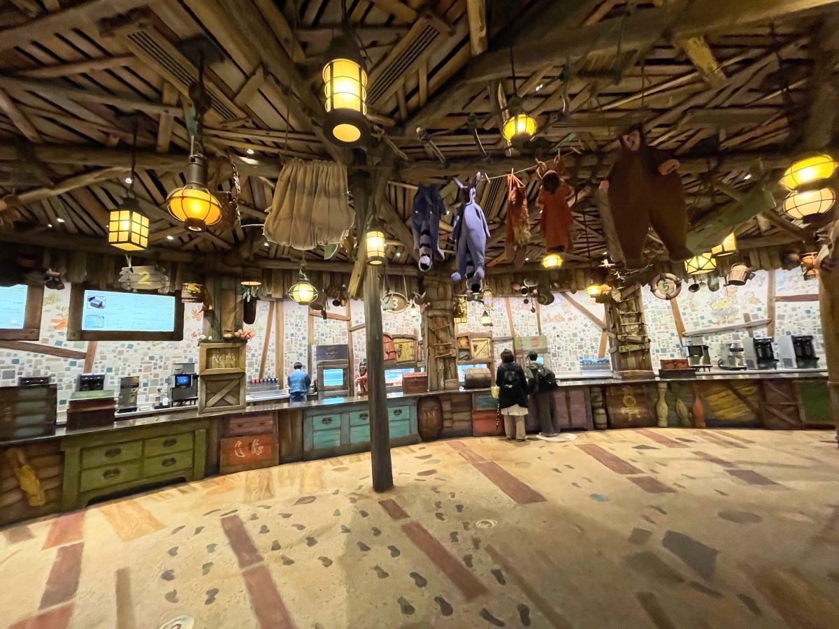 ルックアウト・クックアウト」のカウンターにはロストキッズのコスチュームも♪