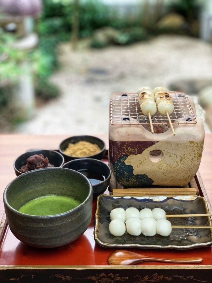 「きょうのおだんご屋さんセット」1450円　追加のおだんご1本150円（写真提供：BR CAFE）