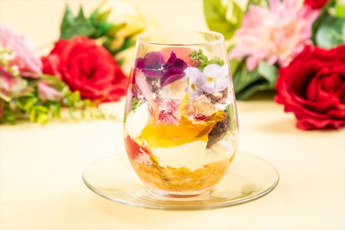 「サワーチェリーとエディブルフラワーのフローラルパフェ」1200円