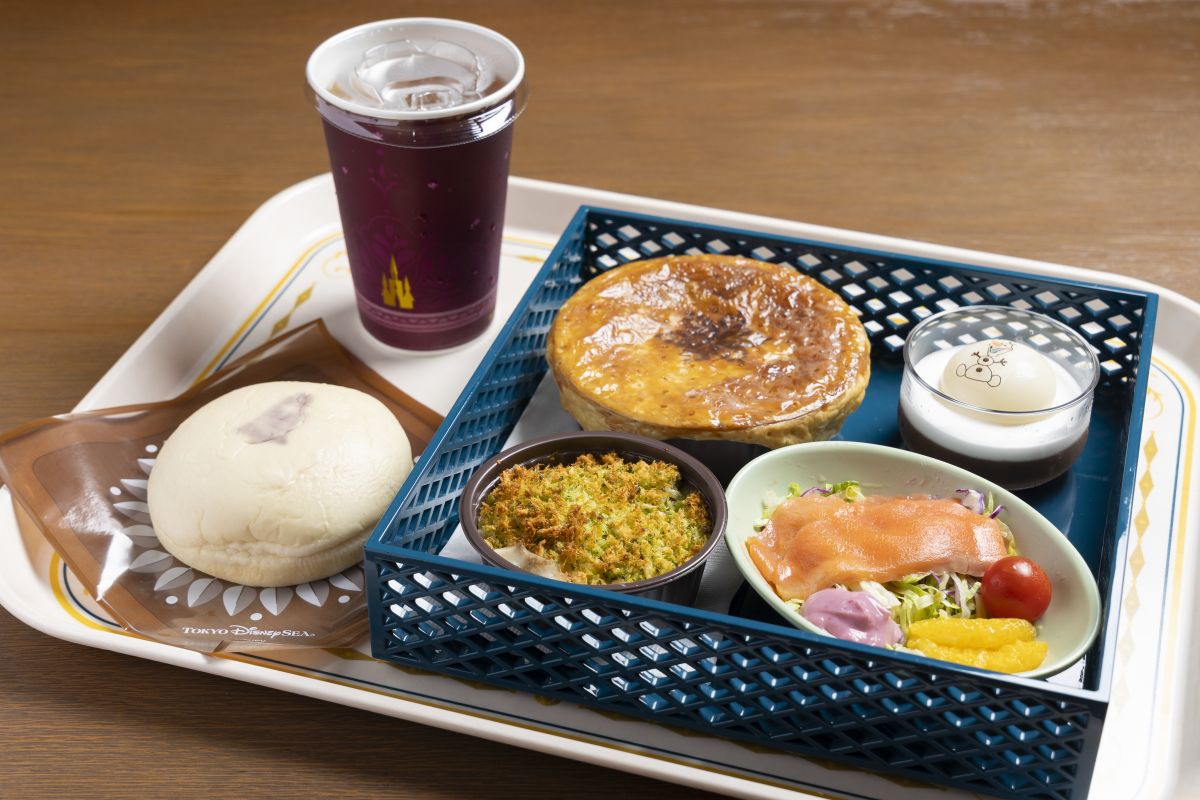 メニューは「アレンデールロイヤルセット」3500円。メインのパイ包みはビーフかシーフードが選べます