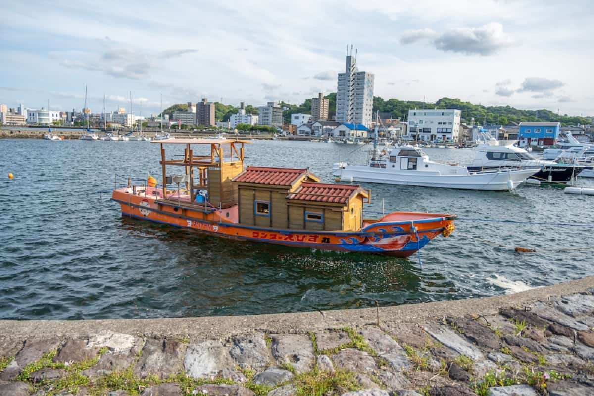 西大分港に到着したYOTTAの《ワンダーえびす丸》 撮影：種木悠二