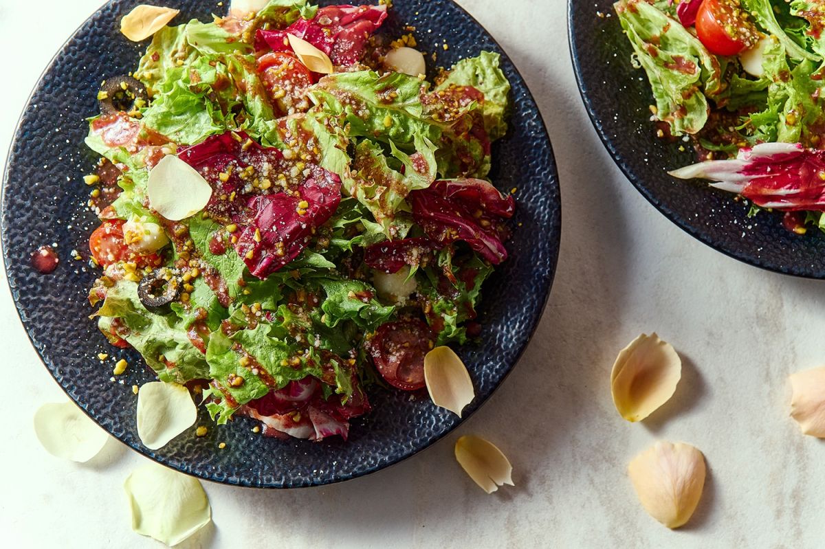 セイボリー4種のほか、サラダとスープも付いた充実の内容でお届け