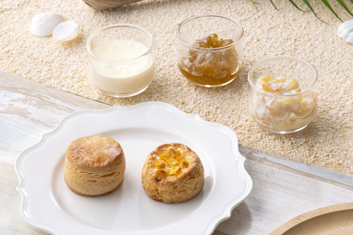 「プレーンスコーン、焼きとうもろこしスコーン」 「クロテッドクリーム、梅と蜂蜜ジャム、あまくさ晩柑とヨーグルトクリーム」