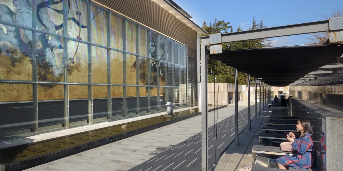 【箱根】大壁画を眺めながら足湯を楽しめる！「岡田美術館」で東洋の美を堪能しよう