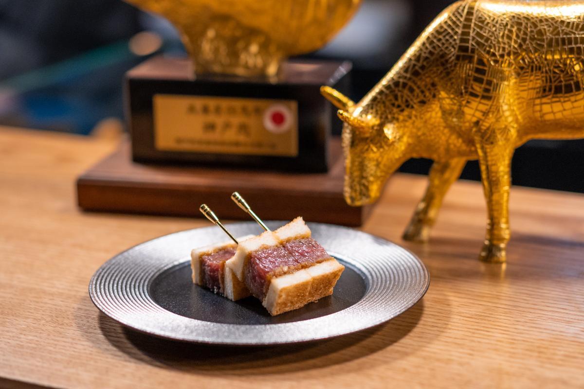 「TAKAHISA」コース一例：「神戸牛サーロインのカツサンド」