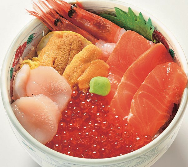 朝市食堂 馬子とやすべ「朝市五色丼（ホタテ入り）」2100円