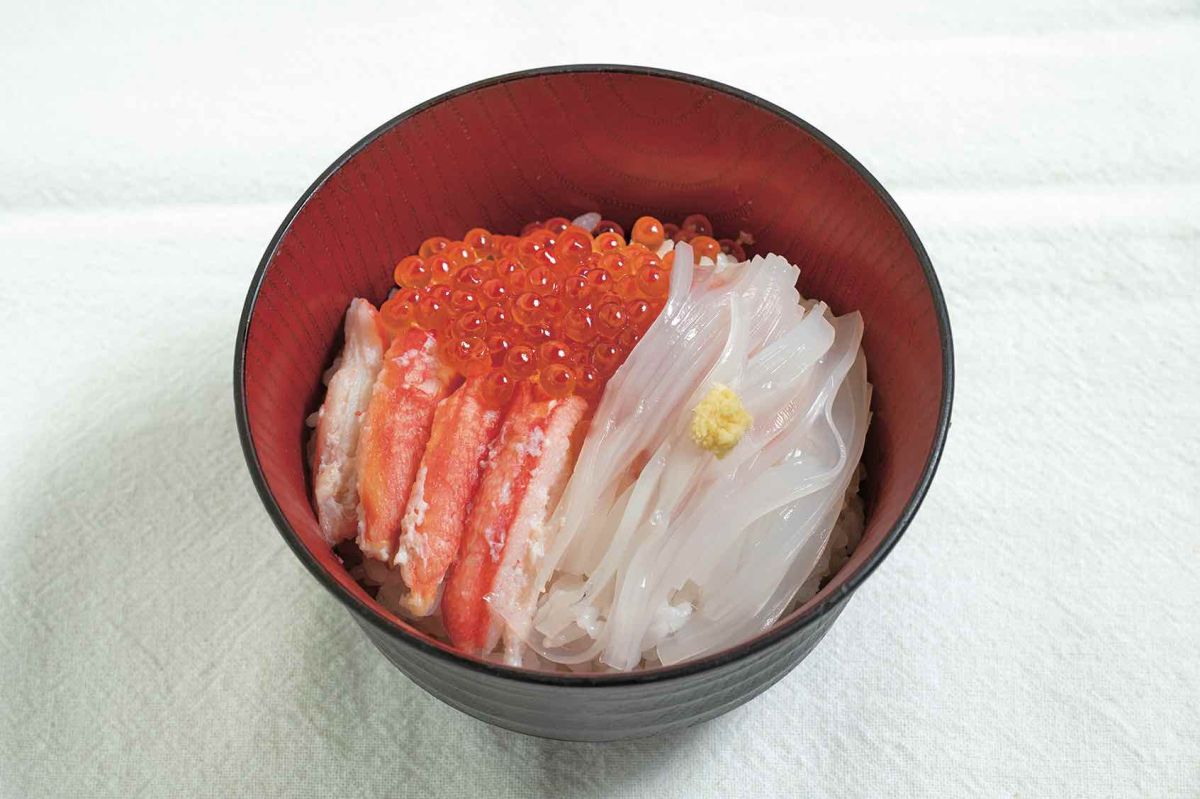 朝市の味処 茶夢「いさりび丼」1100円