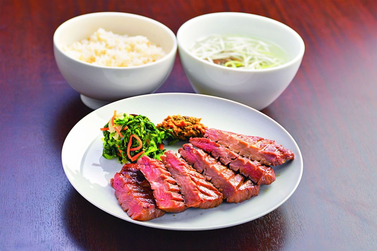 芯たんⓇ定食　3200円　牛たんのなかでもやわらかい部分「芯たん®」を使った、数量限定の人気メニュー。