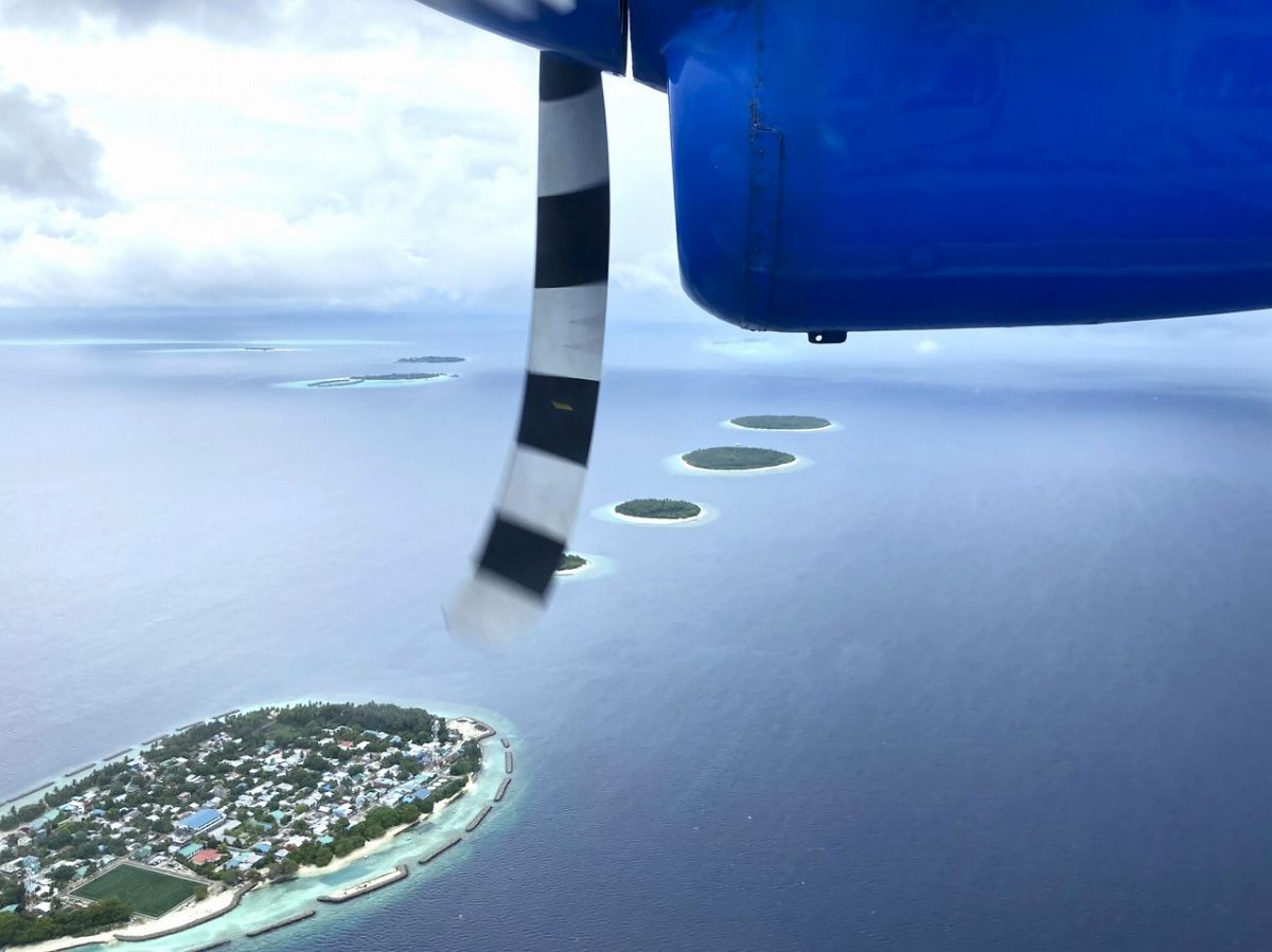 小さな島で構成されたモルディブ。地元の人が暮らす島も滞在できる