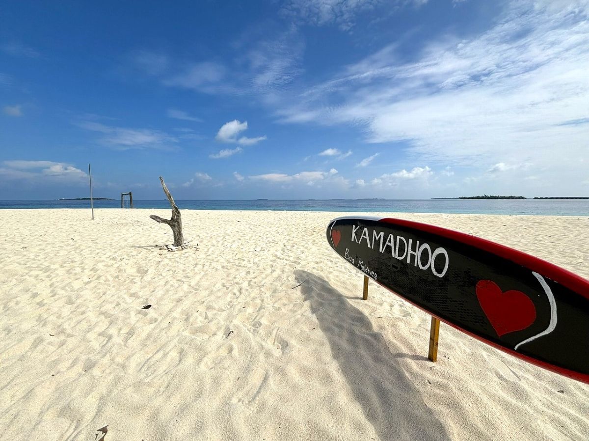 広い白砂のビーチが広がる島