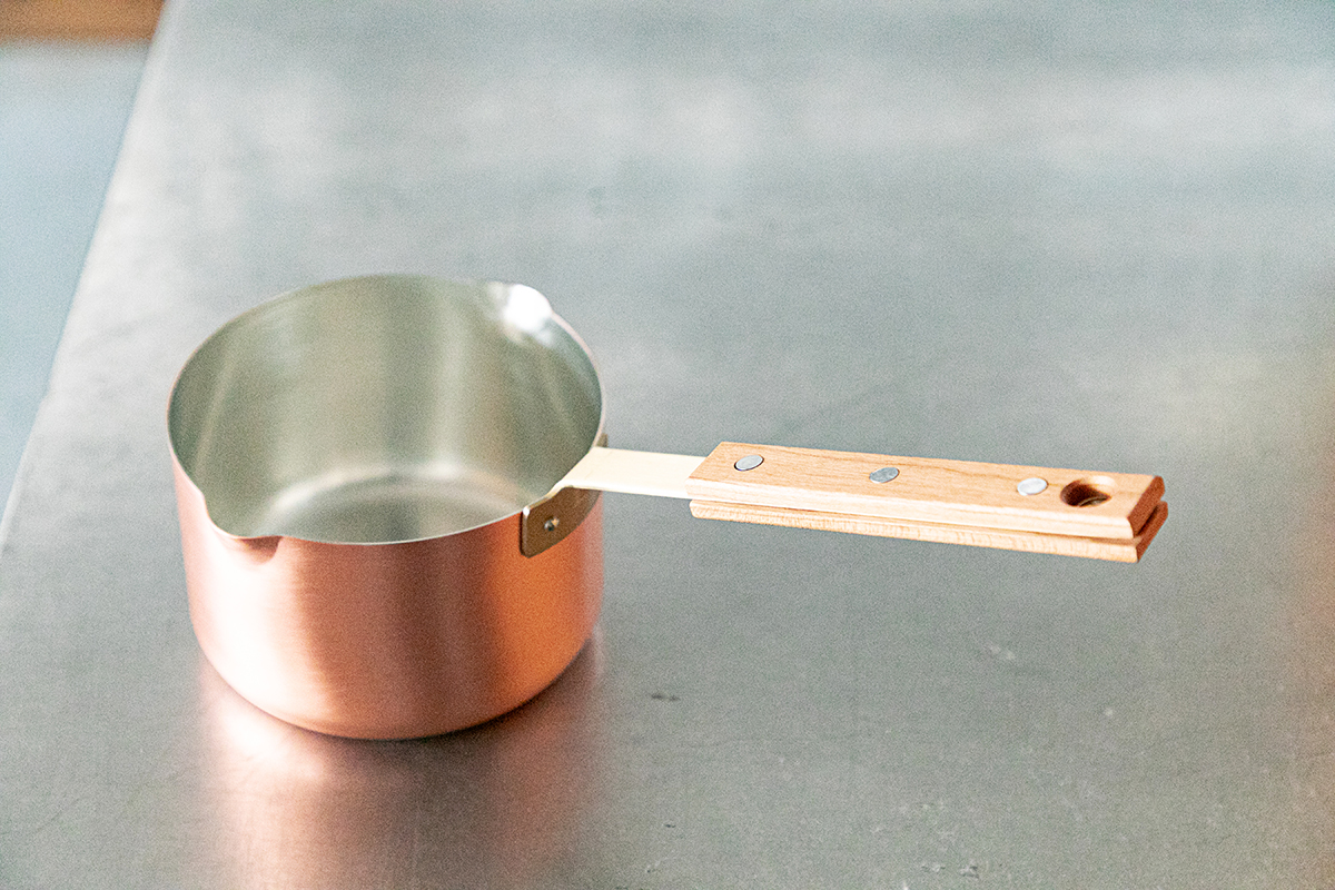 「保堂×cotogoto 銅製木柄ミルクパン」9900円