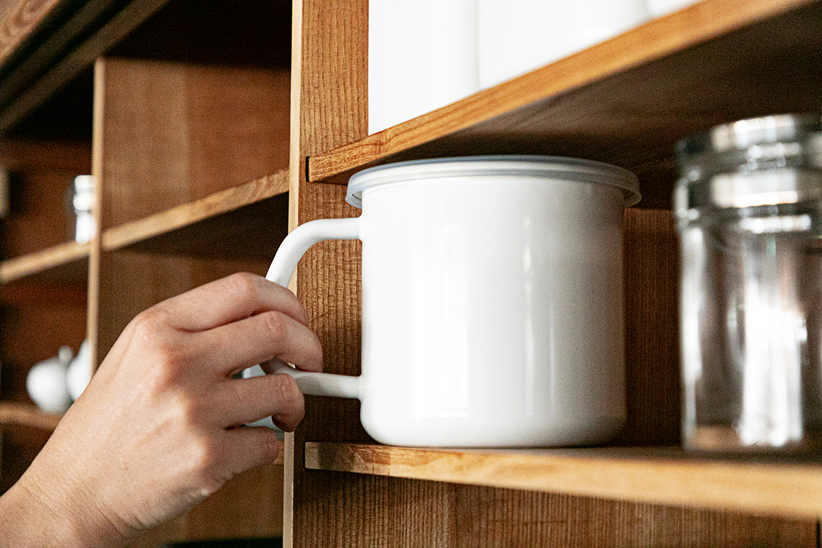 「野田琺瑯 持ち手付ストッカー 丸型 L」2585円