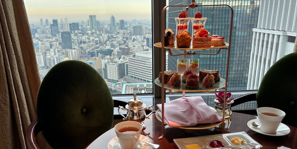 シャングリ・ラ 東京「ザ ・ロビーラウンジ 」のアフタヌーンティーで上質クラシックを堪能する