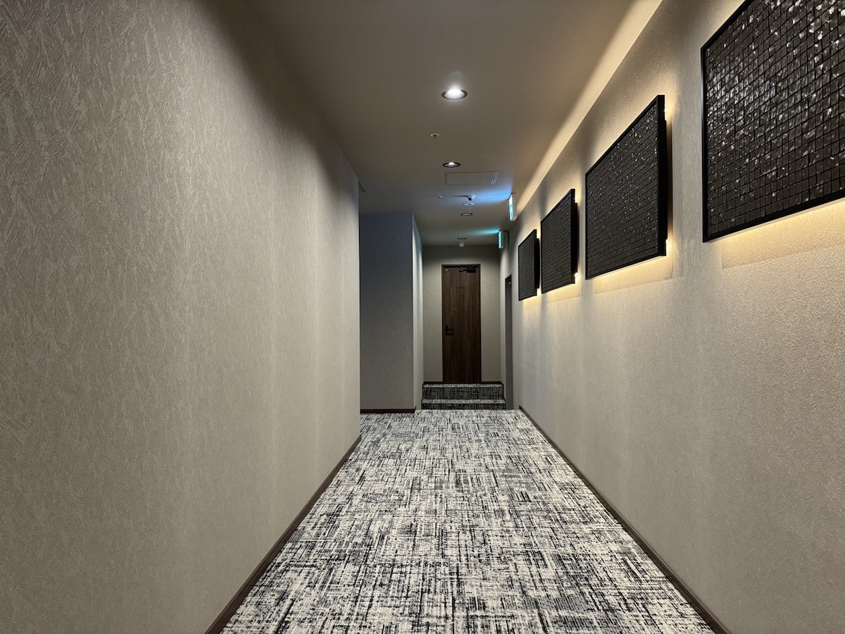 スタイリッシュな店内