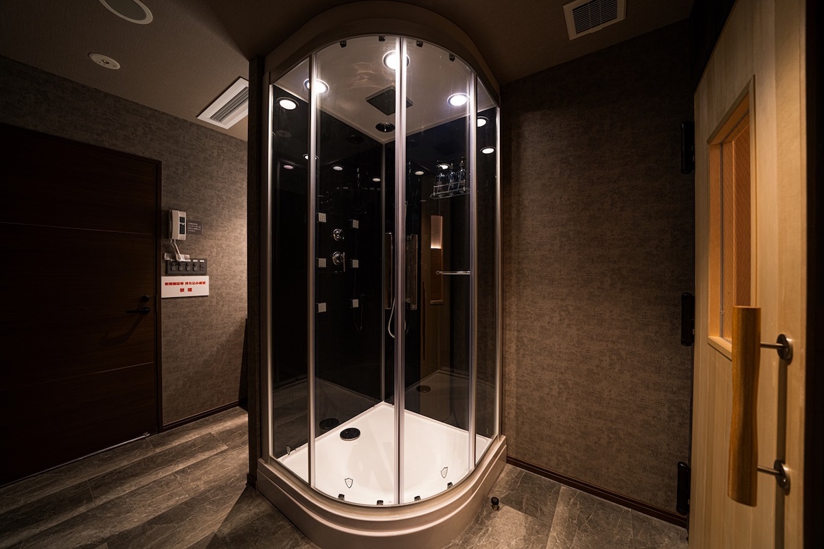 スタンダードルームのシャワールーム／©︎ONEPERSON梅田