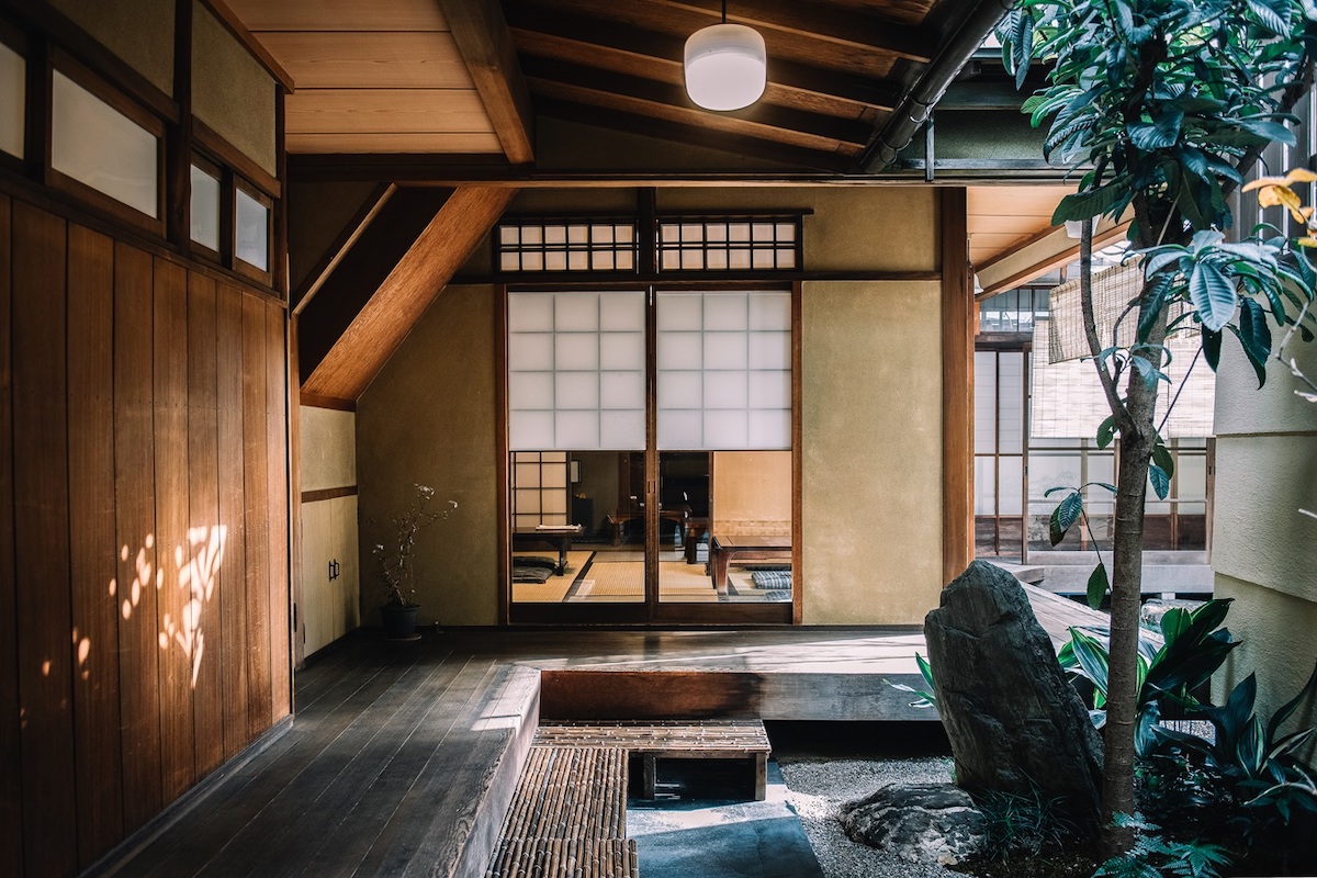 座敷までの土間も風情があって素敵！／©ふじ寅