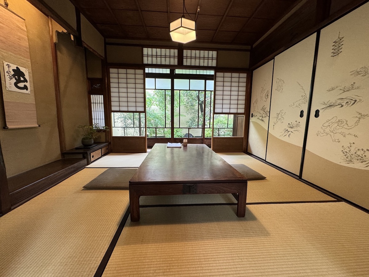 店の一番奥にある個室