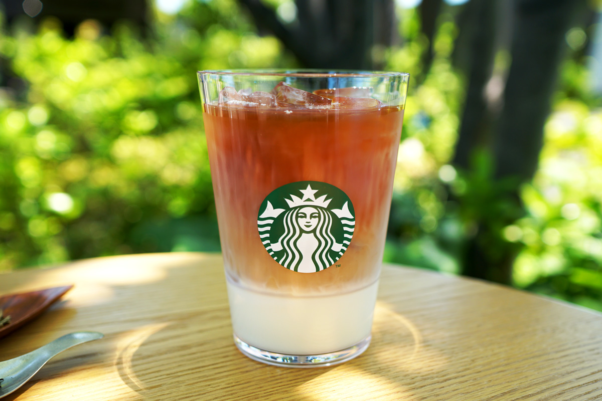 「ほうじ茶&クラシックティー ラテ」（Hot / Iced）Short 501円、Tall 540円、Grande 584円、Venti® 628円（持ち帰り）、Short 510円、Tall 550円、Grande 595円、Venti® 640円（店内利用）