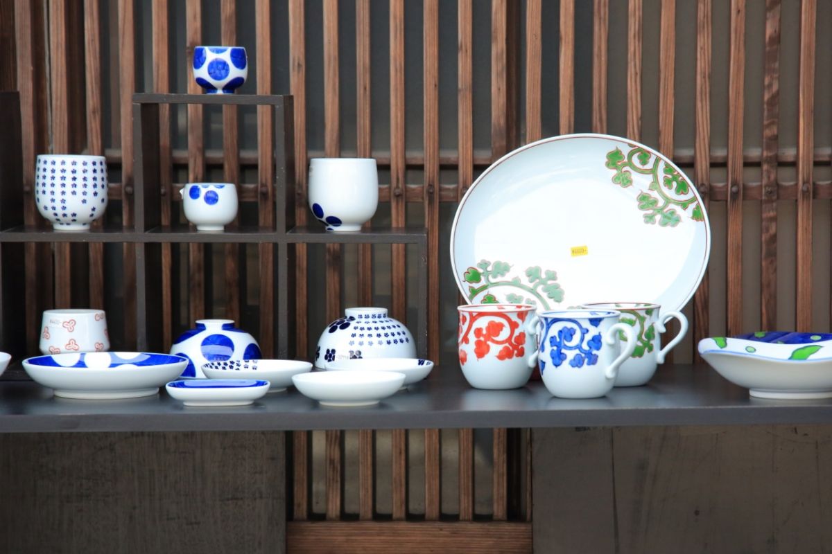 普段使いしやすい、茶碗やマグカップが売れ筋だとか