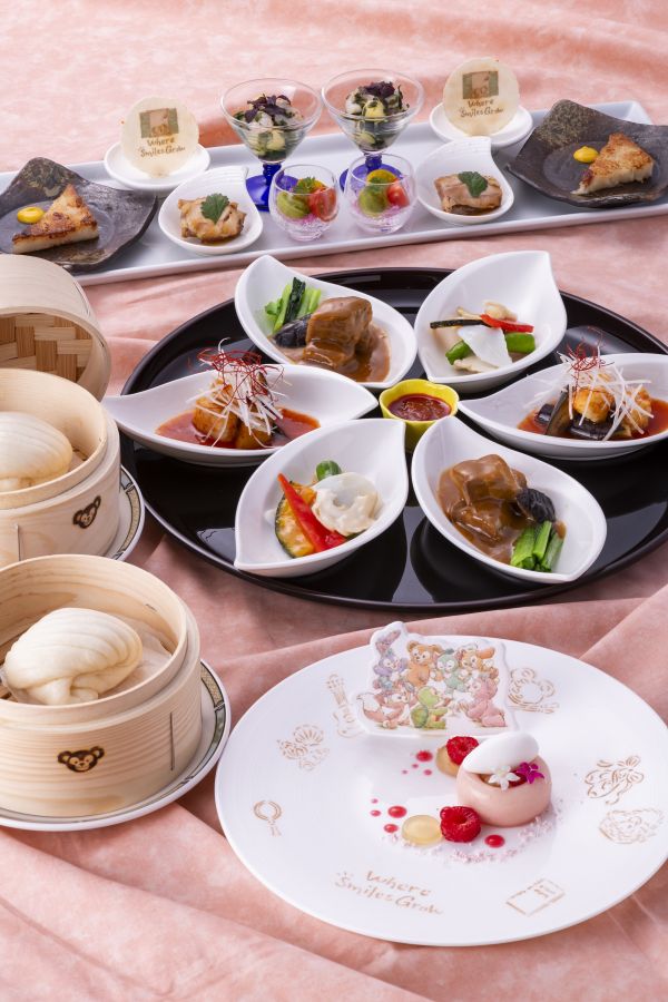 前菜 中国蒸しパン スズキの唐揚げと野菜のスパイシーソース イカとツブ貝の炒め 豚肉と揚げ豆腐の醤油煮込み 桃のムースとシナモン香る桃のコンポート　ライチーソルベ