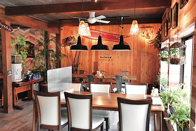 YAMAIRO　店内　山小屋