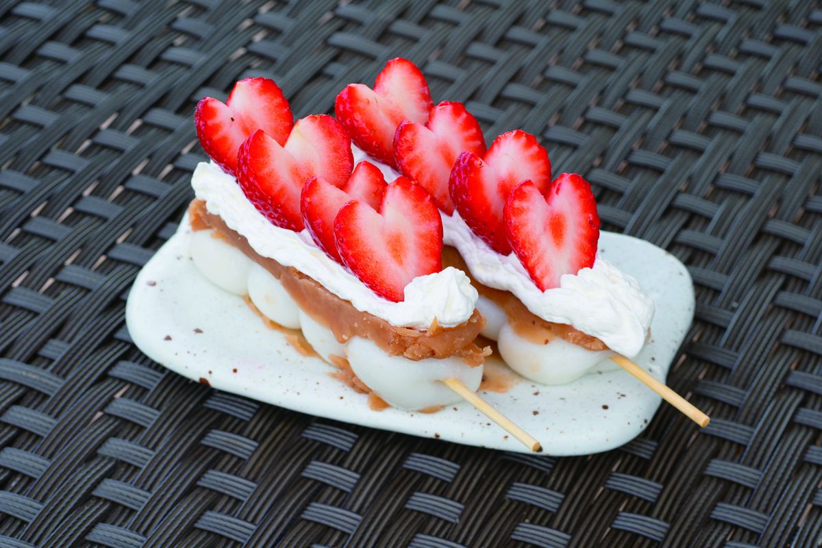 ハートの苺だんご（1本308円）　販売期間/1月7日～3月中旬ごろまで