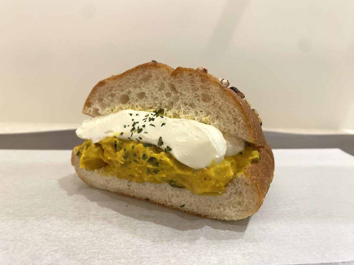 「国産小麦のロデヴサンド かぼちゃとフロマージュブラン」637円