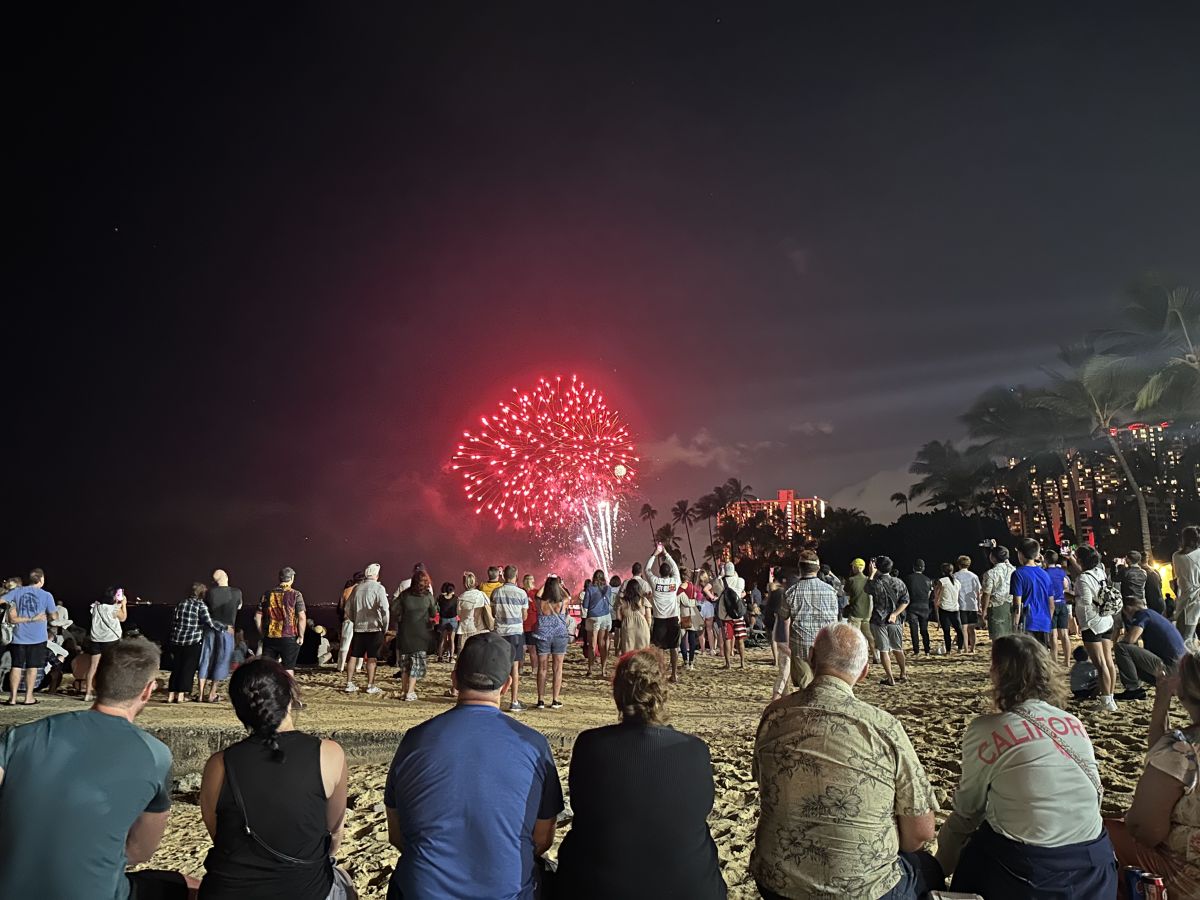 フォート・デルッシー・ビーチ・パークから鑑賞するヒルトンの花火